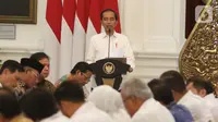 Presiden Joko Widodo saat memimpin rapat kabinet paripurna di Istana Merdeka, Jakarta, Kamis (24/10/2019). Dalam rapat kabinet paripurna perdana tersebut  mendengarkan arahan Presiden dan membahas anggaran pendapatan dan  belanja negara tahun 2020. (Liputan6.com/Angga Yuniar)