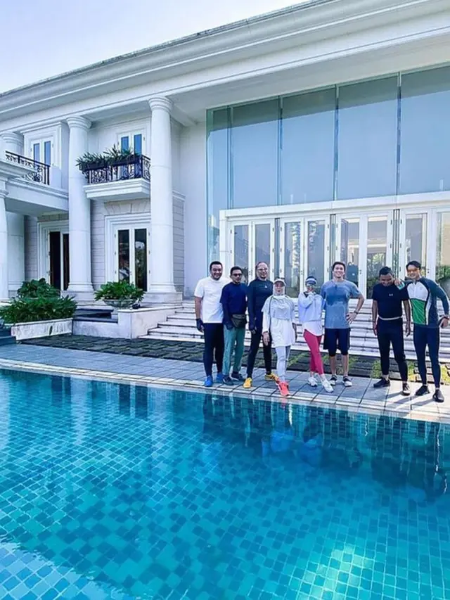 Reino Barack dan Syahrini berada di rumah mewahnya
