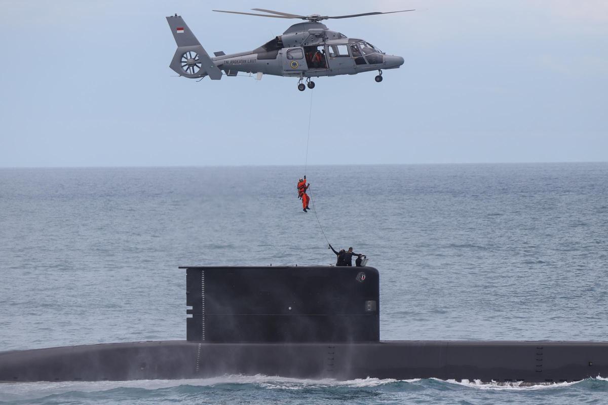 FOTO: Parade Kapal Perang dan Atraksi Prajurit  TNI AL Meriahkan Sailing Pass 2025