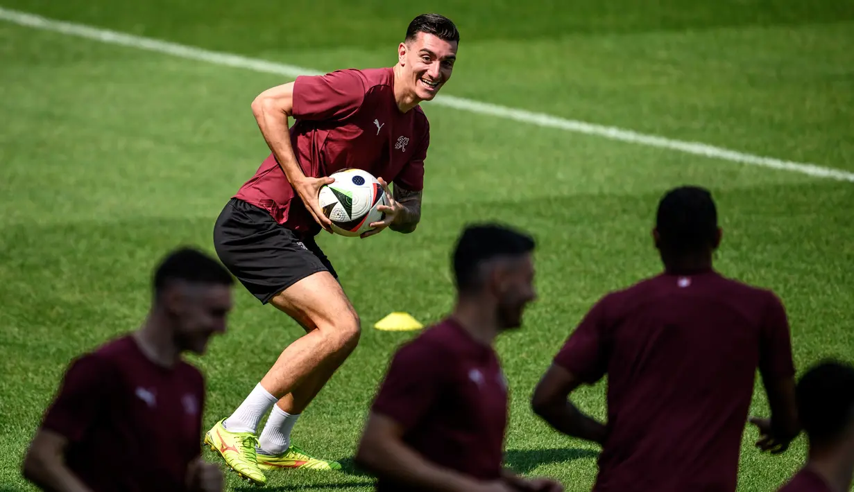 Jika berhasil Rossocrociati akan bersua pemenang antara Inggris atau Slovakia. (Fabrice COFFRINI / AFP)