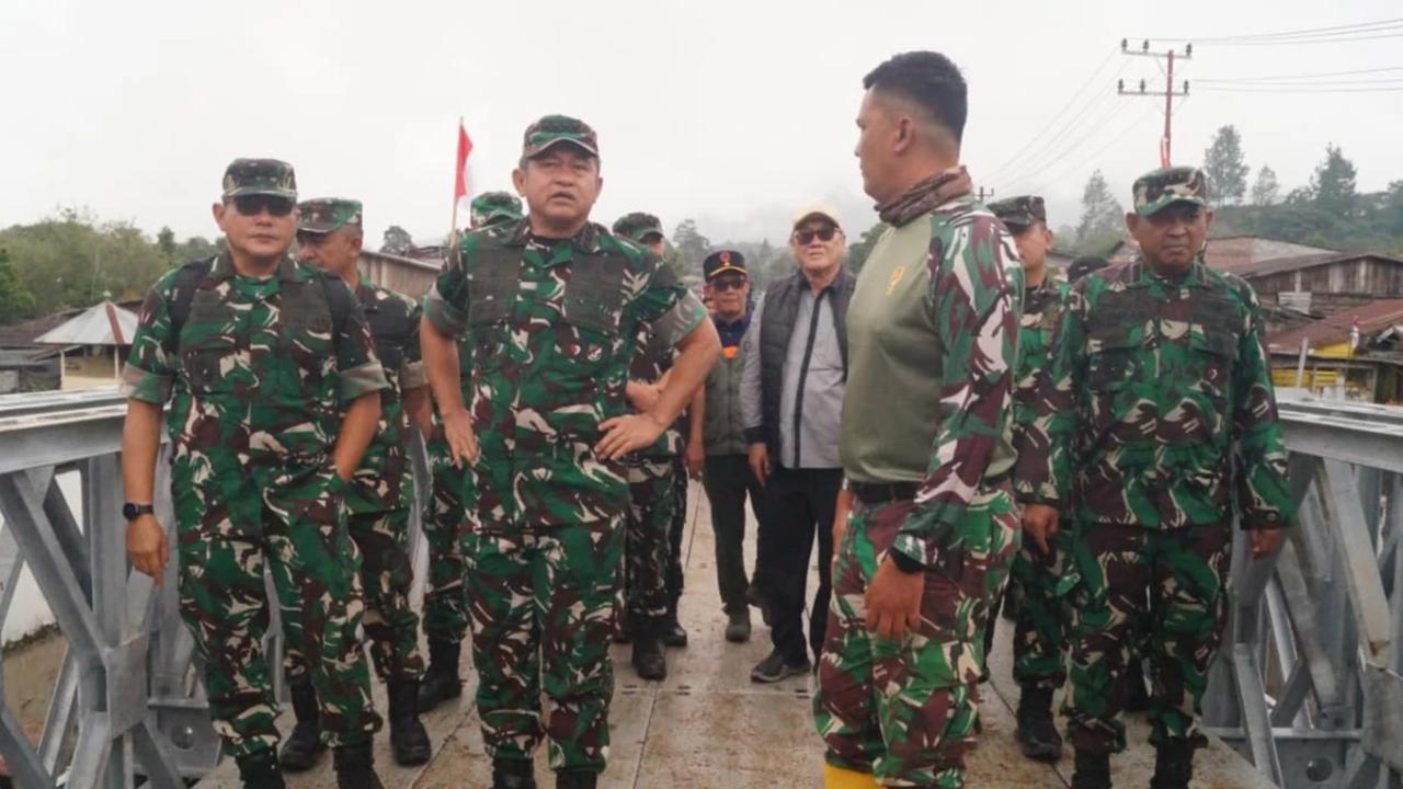 FOTO: Kasad Resmikan Jembatan Bailey ke 17 di Bener Meriah