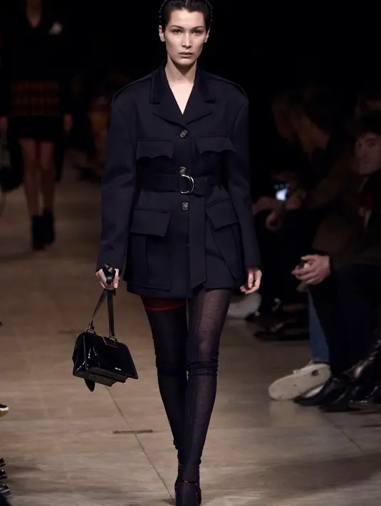 Tak hanya itu, Bella Hadid mulai didapuk menjadi brand ambassador dunia seperti Channel, Moschino dan Bottega Veneta. (AFP/Bintang.com)