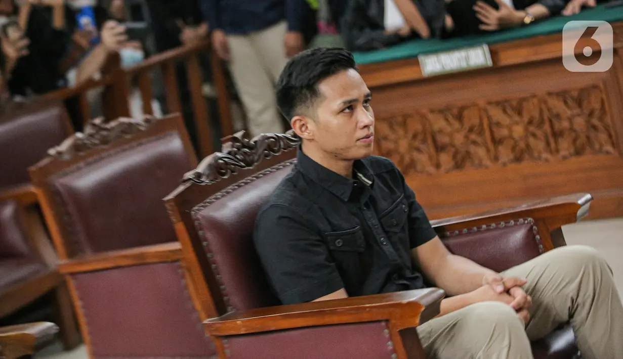 Terdakwa kasus pembunuhan berencana Brigadir Yosua Hutabarat, Richard Eliezer mengikuti sidang pembacaan duplik atas replik Jaksa Penuntut Umum (JPU) di Pengadilan Negeri Jakarta Selatan, Kamis (2/2/2023). Sidang kasus dugaan pembunuhan berencana terhadap Nofriansyah Yosua Hutabarat alias Brigadir J hampir mencapai puncaknya. (Liputan6.com/Faizal Fanani)