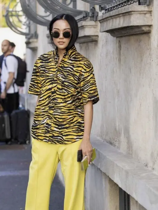 Gen Z Yellow juga bisa menjadi kombinasi pattern, menghadirkan corak sempurna untuk opsi gaya menjanjikan.