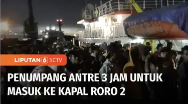 Jelang hari raya Natal dan Tahun Baru, Pelabuhan Merak, Banten, mulai dipadati kendaraan yang akan menyeberang ke Pulau Sumatera. Panjangnya antrean membuat para penumpang kapal harus menunggu lama.