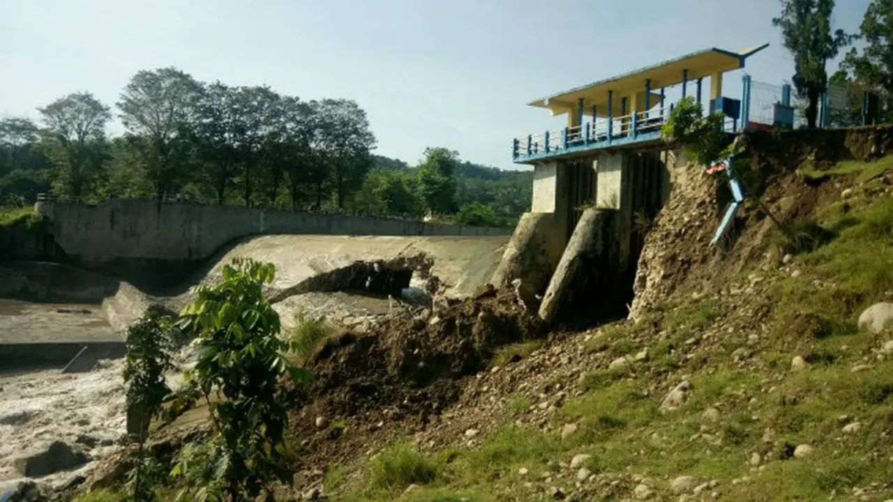 Bendungan di Bogor Jebol