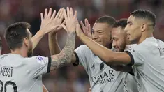Dari kiri, pemain Paris Saint-Germain (PSG) Lionel Messi, Kylian Mbappe, Neymar dan Achraf Hakimi bereaksi setelah mencetak gol ke gawang Lille pada pekan ketiga Ligue 1 (Liga Prancis) 2022/2023 di Stadion Pierre-Mauroy, Senin (22/8/2022) dini hari WIB. PSG berpesta gol ke gawang Lille dengan skor 7-1. (AP Photo/Michel Spingler)