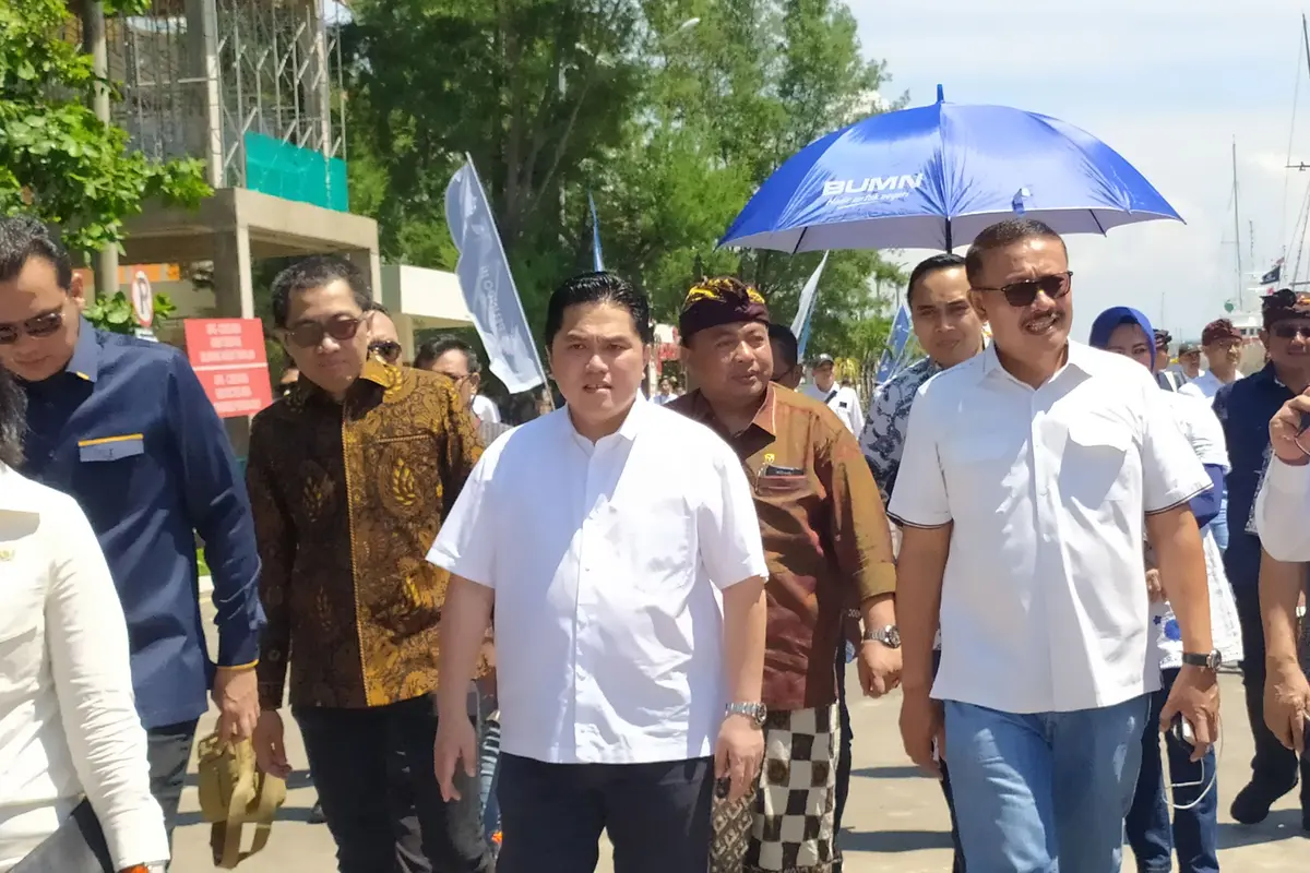 Menteri Badan Usaha Milik Negara (BUMN), Erick Thohir meninjau Pengembangan Benoa Maritime Tourism Hub, di Pelabuhan Benoa, Bali.