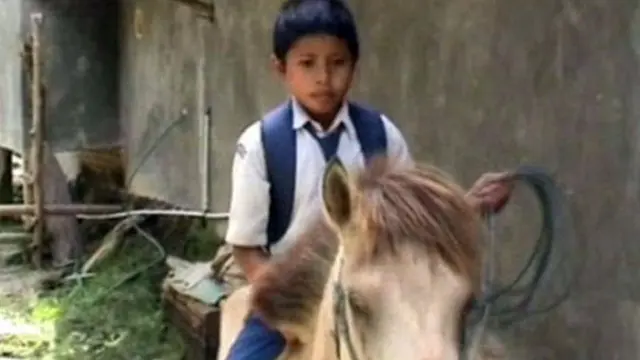 Hardiknas, Pelajar SMP Naik Kuda Poni ke Sekolah