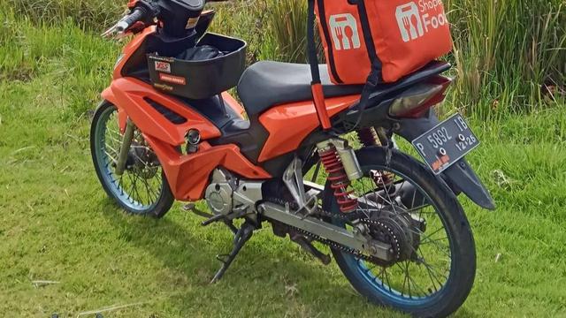 10 Potret Modifikasi Honda Blade, Stripping Repsolnya tak Terlupakan!