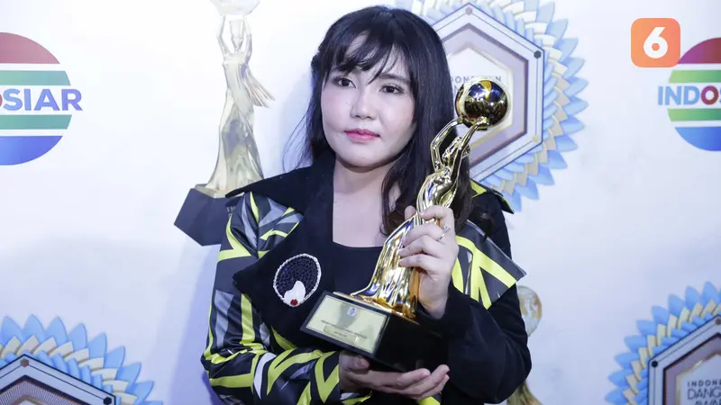 [Fimela] Via Vallen -Indonesia Dangdut Award 2019