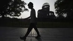 Kubah Bom Atom terlihat saat senja di Hiroshima, Jepang, Selasa (4/8/2020). Kota Hiroshima akan memperingati 75 tahun pemboman atom oleh Amerika Serikat pada 6 Agustus 2020. (AP Photo/Eugene Hoshiko)