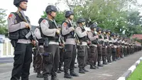Pengiriman ratusan personel Polda Sulut ke perbatasan dekat Filipina di bawah sandi Aman Nusa 3. (Liputan6.com/Yoseph Ikanubun)