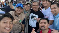 Sekjen Gerindra Ahmad Muzani (tengah) saat jalan sehat yang digelar Relawan Prabowo Gibran di Jalan Sudirman Makassar, dipadati pengunjung. (Istimewa)