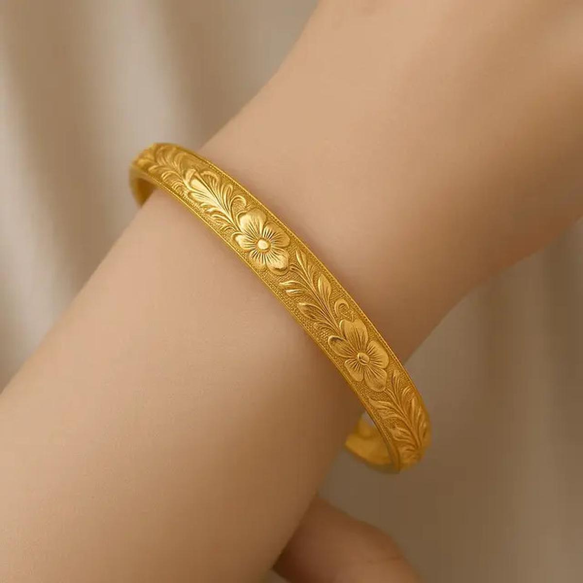 10 Model Gelang Emas Bangle Kekinian 2025 untuk Tangan Kecil, Tampil Elegan dan Modis