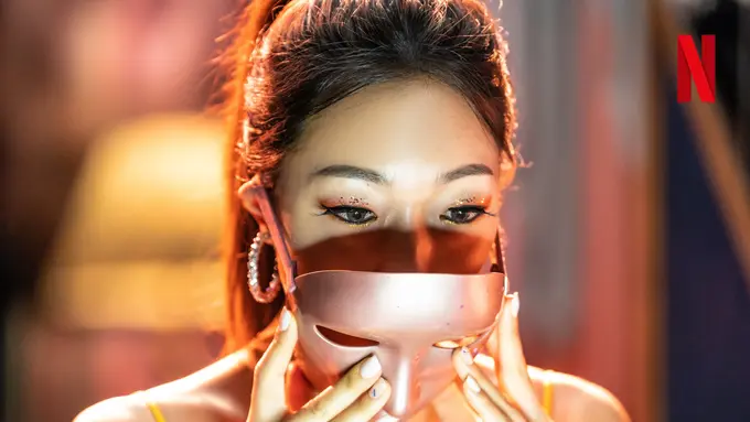 Mask Girl. (Twitter/ NetflixKR)