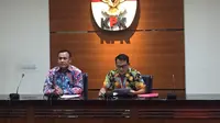 Ketua KPK Firli Bahuri menyampaikan perkembangan penanganan kasus suap caleg PDIP Harun Masiku kepada komisioner KPU Wahyu Setiawan di Gedung KPK, Jumat (17/1/2020). (Radityo Priyasmoro/Liputan6.com).