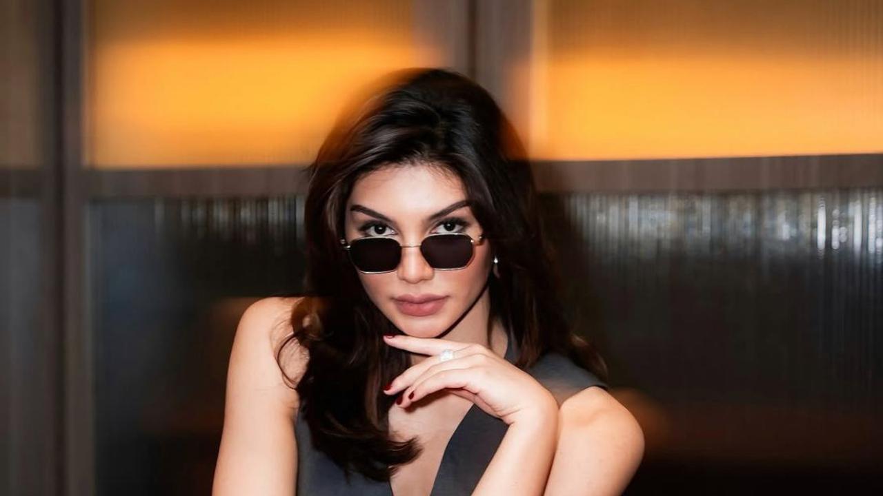 Potret Cantik Jihane Almira Tampil Elegan dalam Pemotretan, Isyaratkan Debut di Miss Universe?