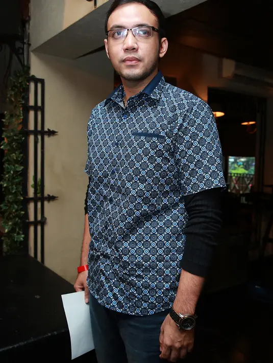 Mantan suami artis Tessa Kaunang ini mengaku banyak mendapat ketenangan dengan pergolakan batin dalam hatinya. Jika ada masalah, Sandy mengatakan lebih banyak mendekatkan diri kepada Allah SWT. (Deki Prayoga/Bintang.com)