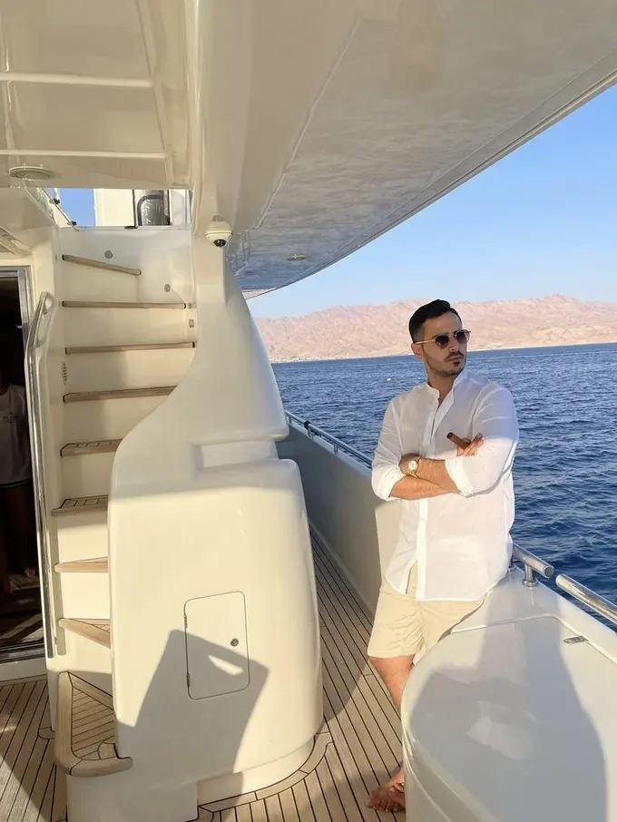 Simon Leviev, tokoh dalam serial Netflix "The Tinder Swindler" yang menipu wanita dan meraup keuntungan hingga ratusan ribu dolar. (Instagram: @simon_leviev_official)