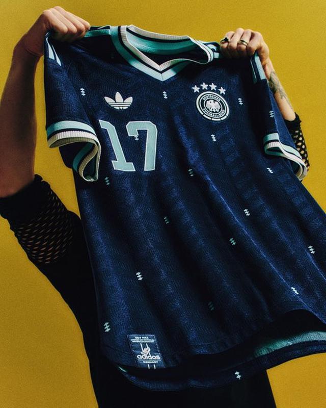 TERBURUK: Jerman -- Jersey Tandang
