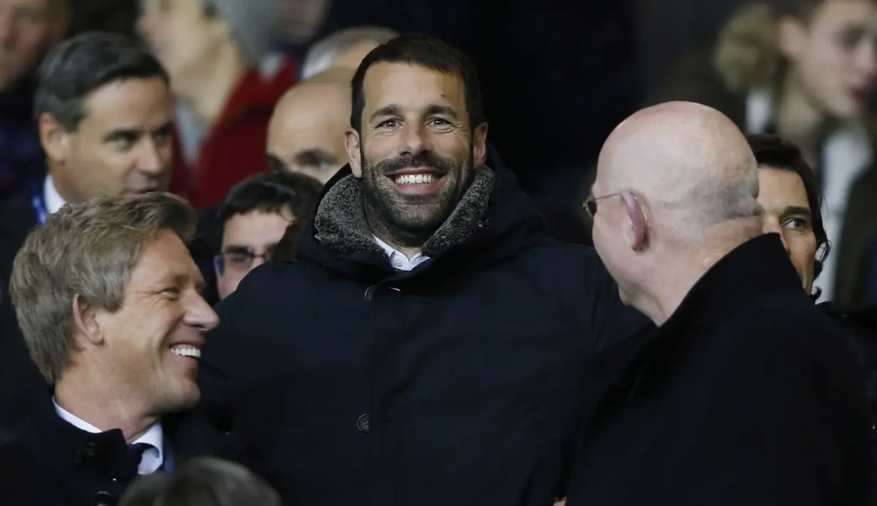 Mantan Pemain Manchester United dan PSV Eindhoven, Ruud van Nistelrooy hadir pada laga liga Champion antara Manchester United vs PSV Eindhoven di Stadion Old Trafford, Manchester, Kamis (26/11/2015) dini hari WIB. ( Reuters/Carl Recine)