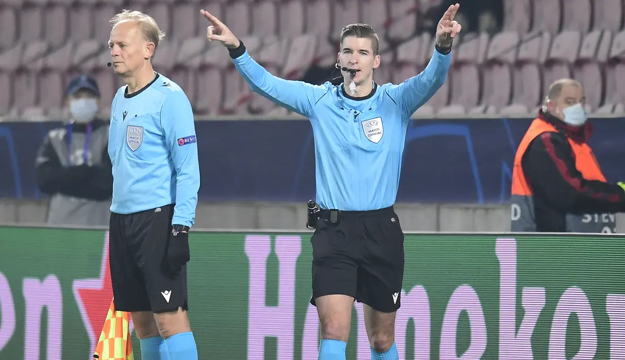 Francois Letexier pun kemudian dipercaya untuk memimpin kompetisi elite Eropa, seperti Piala Super Eropa, Liga Champions, hingga final Liga Europa 2020/2021. (AFP/Ritzau Scanpix/Bo Amstrup)
