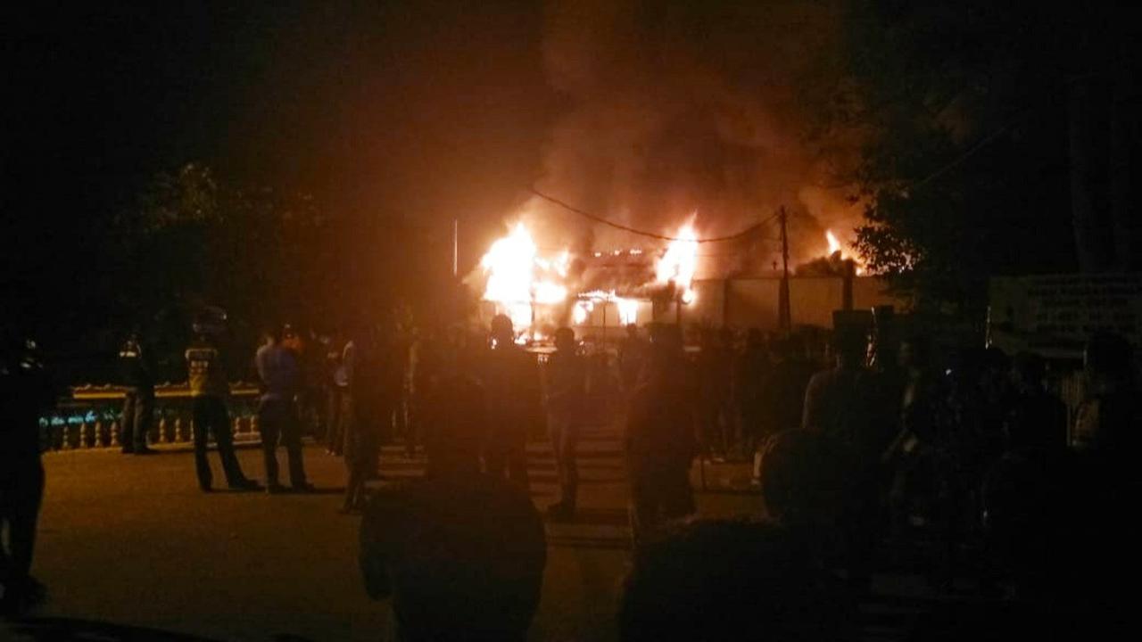 Napi mengamuk dan membakar Rutan Siak (Liputan6/M Syukur)