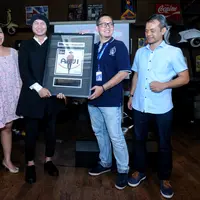 Saat rilis single terbarunya, Anji pun menceritakan kesuksesan lagu Dia yang telah menerima banyak penghargaan. Tak lupa mengucapkan rasa syukurnya ata pencapaian tertinggi yang telah diraihnya selama ini. (Adrian Putra/Bintang.com)