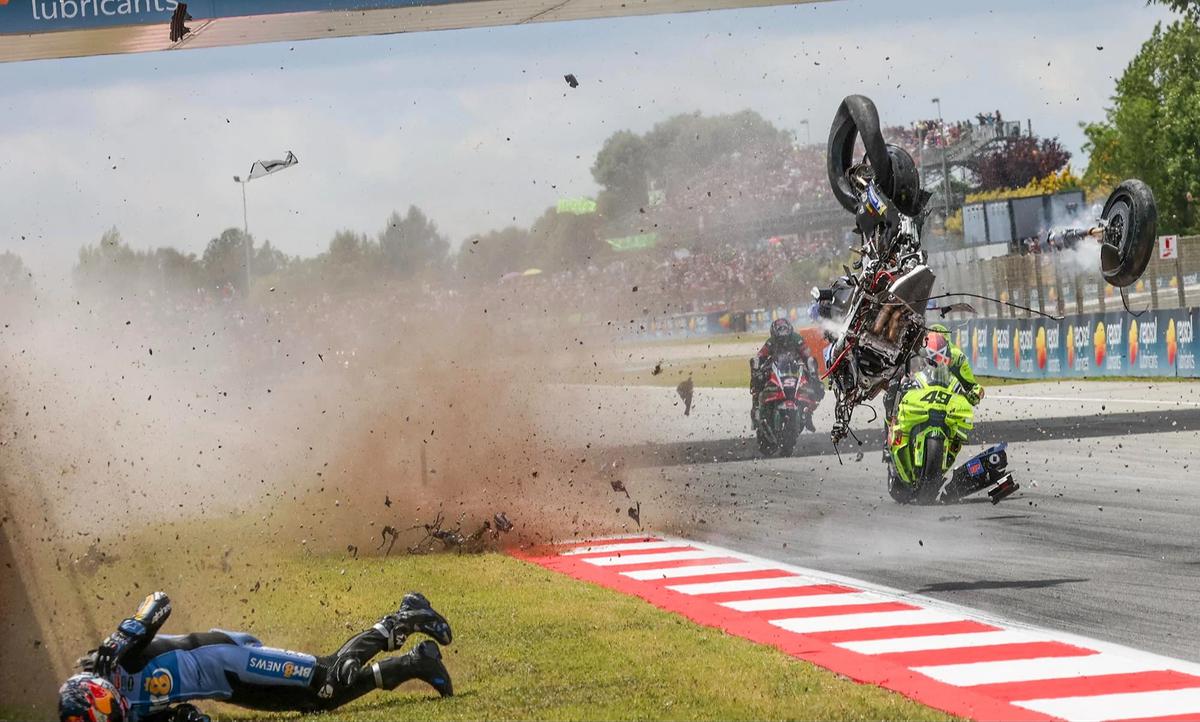 FOTO: Detik Detik Alex Marquez Terlempar dalam Kecelakaan Horor MotoGP Catalunya 2026