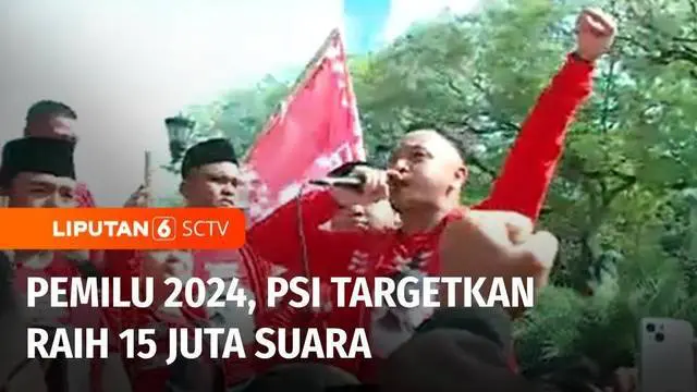 Partai Solidaritas Indonesia mendaftarkan bakal calon anggota legislatifnya sambil membawa poster Presiden Joko Widodo. Dalam pemilu 2024, PSI menargetkan bisa meraih 15 juta suara.