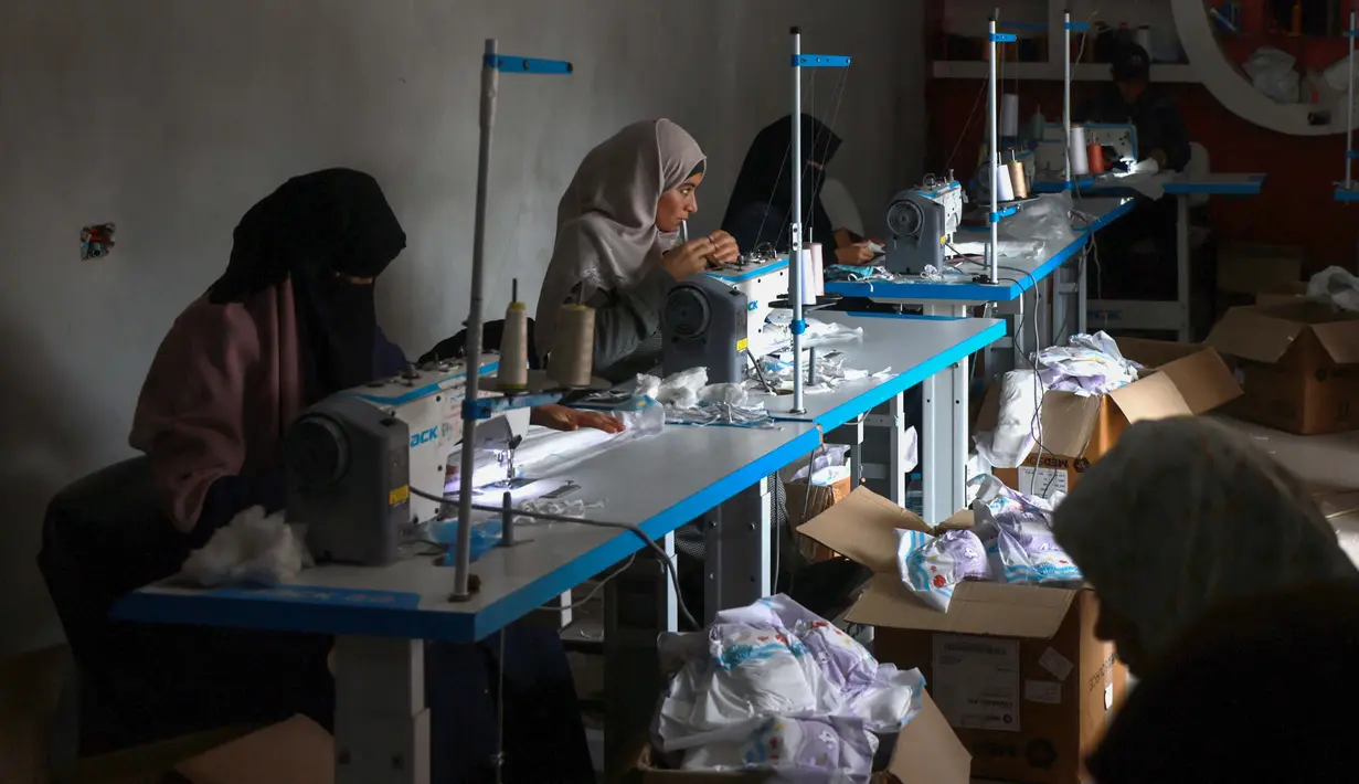 Bagi warga Palestina mengganti popok anak telah menjadi kemewahan. (MOHAMMED ABED/AFP)