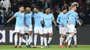 Pemain Manchester City merayakan gol Ilkay Gundogan (ketiga kiri) ke gawang FC Basel pada leg pertama babak 16 besar Liga Champions di St. Jakob Park, Rabu (14/2). Manchester City memborong 4 gol tanpa balas di kandang FC Basel. (SEBASTIEN BOZON/AFP)