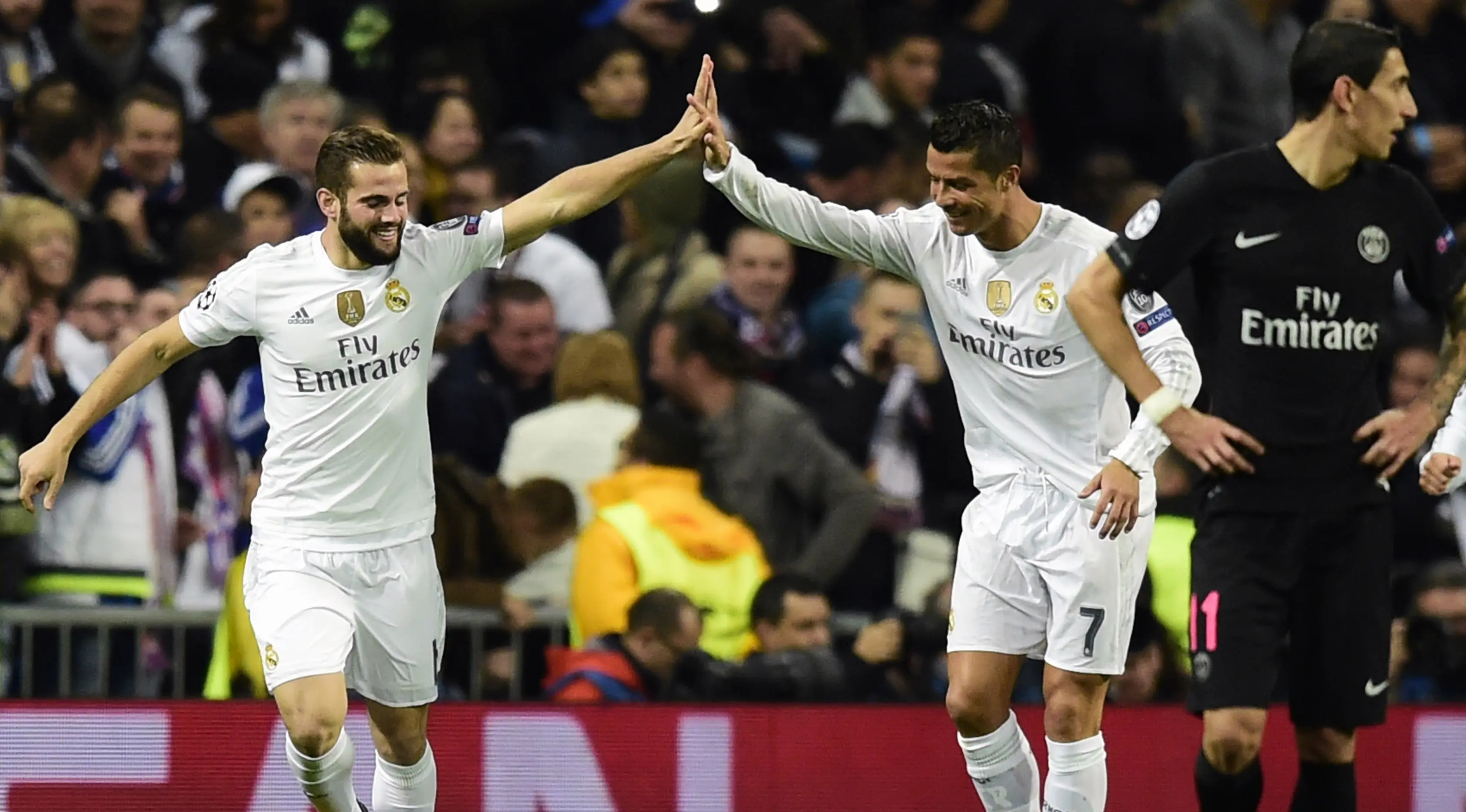 Bek Real Madrid, Nacho Fernandez (kiri) melakukan selebrasi bersama Cristiano Ronaldo (AFP PHOTO/JAVIER Soriano)