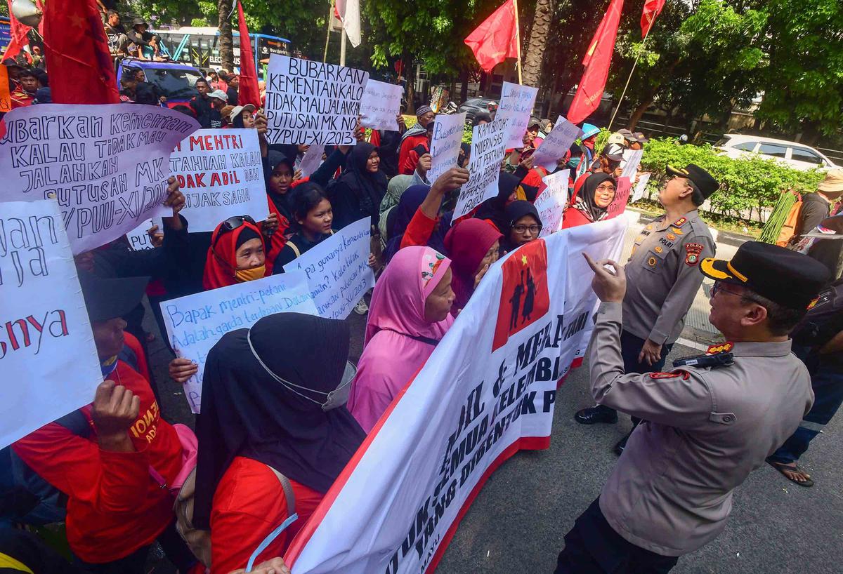FOTO: Hari Tani Nasional, Petani Indramayu Tuntut Perbaikan Irigasi dan Modernisasi Pertanian