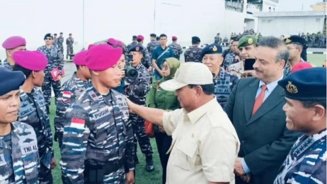 Bukan menggunakan pesawat udara, para prajurit diketahui bertugas menggunakan KRI Radjiman.