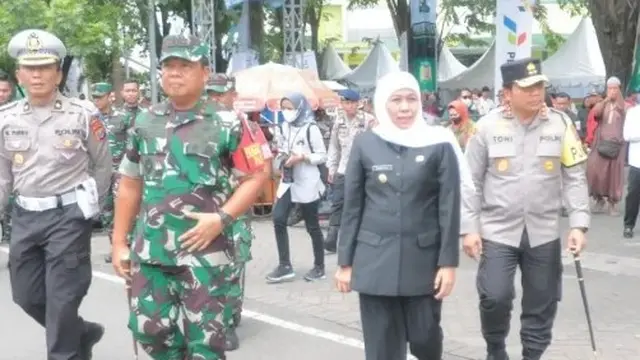 apel gelar pasukan operasi keselamatan semeru dan pengamanan puncak Harlah Satu Abad NU di parkir timur GOR Delta Sidoarjo