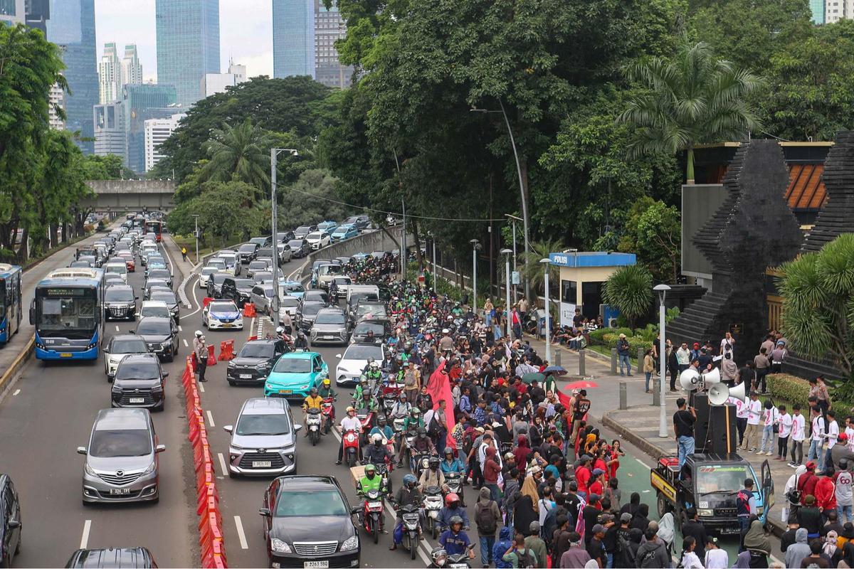 Aksi pengunjuk rasa tuntut polisi adili Jokowi
