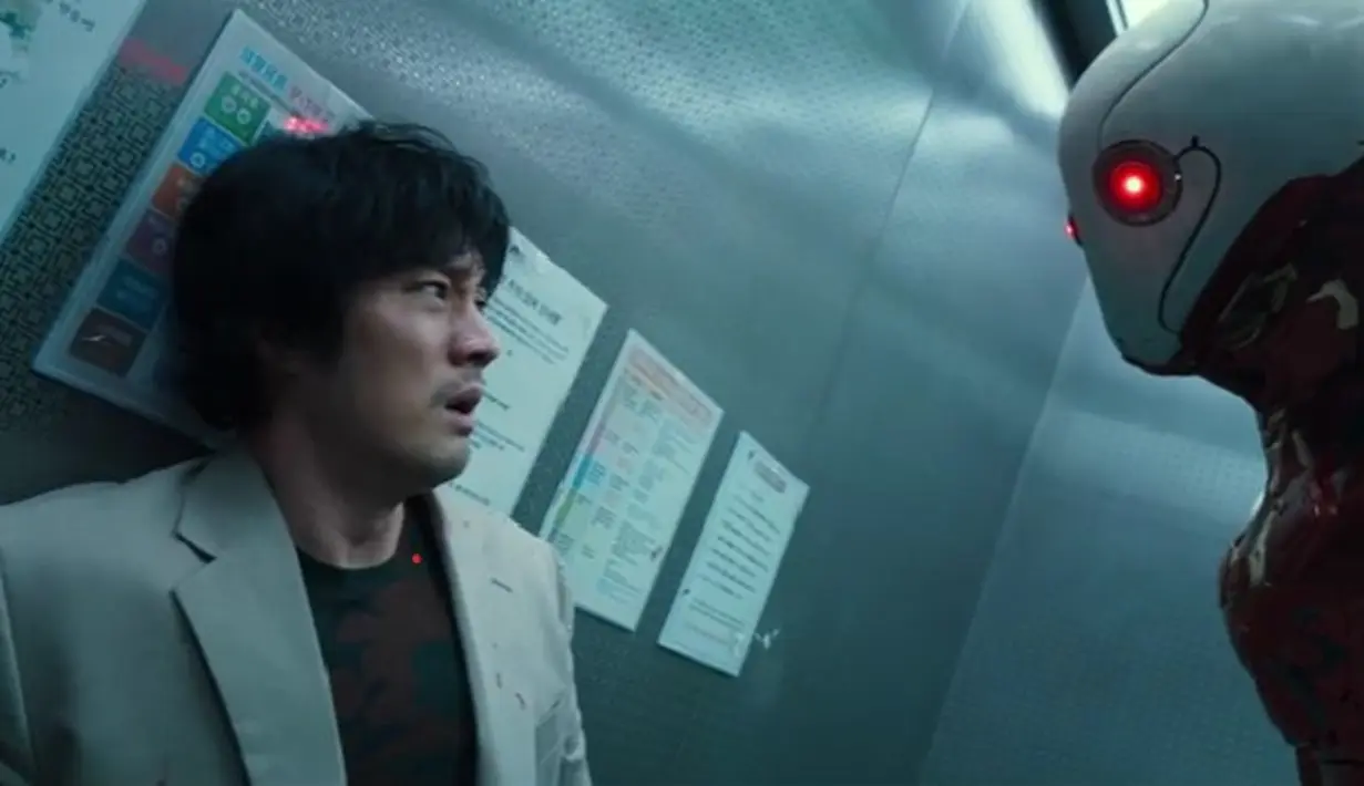 Alien mencari makhluk bumi untuk masuk ke dalam otaknya. Ia bertemu manusia di lift dan siap untuk menjadikannya korban. (Foto: IMDb)