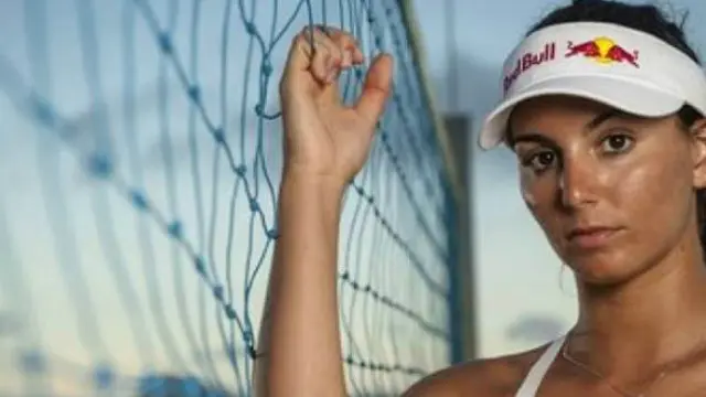 Pemain voli pantai Jennifer Kessy, Amerika Serikat.