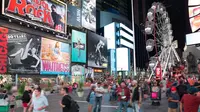 Kincir ria atau bianglala yang terdapat di Times Square, Kota New York dari 25 Agustus hingga 12 September. (dok. timessquarenyc.org)