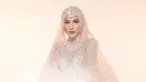 Belakangan tengah menjadi model foto, sosok Irish Bella memang terlihat menawan. Sebagai seorang selebriti yang pernah menjadi bintang sinetron, penampilannya seakan tidak pernah bikin bosan para penggemarnya. Bahkan dengan bertambahnya usia dan statusnya yang menjadi seorang ibu, aktris yang kerap disapa Ibel ini tetap punya gaya yang menawan. (Liputan6.com/IG/@riomotret)