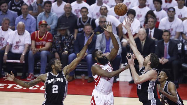 San Antonio Spurs Raih Kemenangan Penting di Markas Houston Rockets