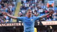 2. Kevin De Bruyne - Performa De Bruyne memiliki semua kualitas yang dibutuhkan sebagai gelandang hebat di Premier League. Pemain berusia 29 tahun ini mencetak 13 gol dan 20 assist untuk Manchester City di kompetisi Premier League musim 2019/2020. (AFP/Oli Scarff)