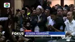 Pesulap dan host acara televisi Deddy Corbuzier ikut hadir dalam kegiatan istigasah ini.