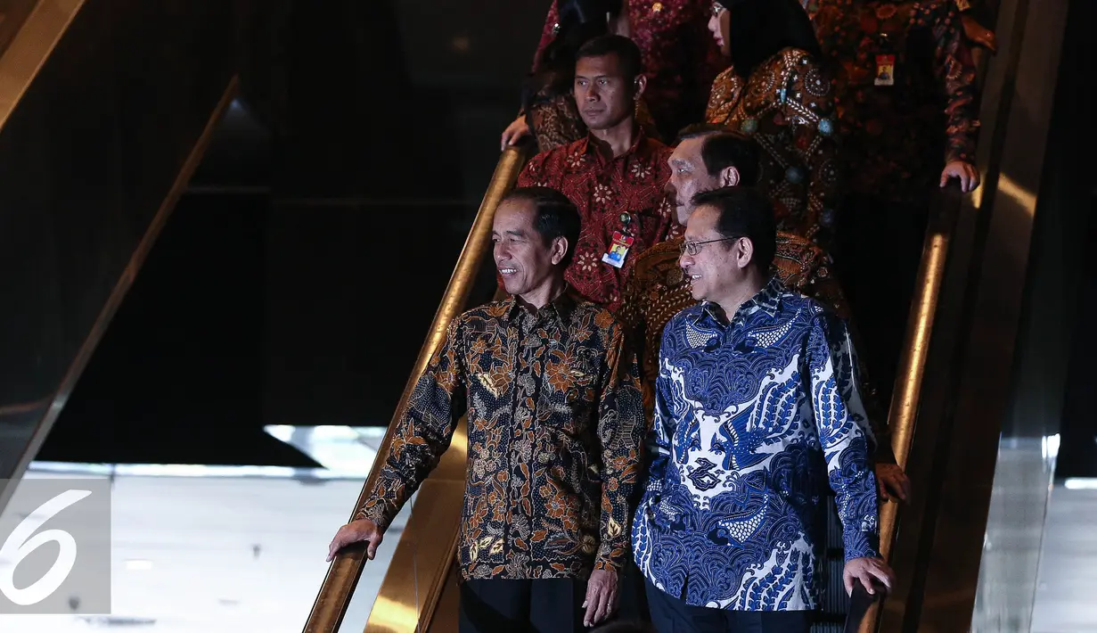 Presiden Jokowi (kiri) bersama Ketua DPD RI Irman Gusman dan Menko Polhukam Luhut Pandjaitan usai menghadiri pencanangan program kebijakan pengampunan pajak atau tax amnesty di Kantor Pusat Dirjen Pajak, Jakarta, Jumat (1/7). (Liputan6.com/Faizal Fanani)