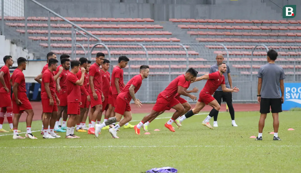 <p>Sejumlah pemain Timnas Indonesia saat menjalani sesi latihan di KLFA Stadium, Kuala Lumpur, Minggu (25/12/2022) jelang menghadapi Brunei Darussalam di Piala AFF 2022. (Bola.com/Zulfirdaus Harahap)</p>