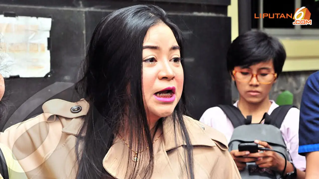 annisa-bahar-131205b.jpg