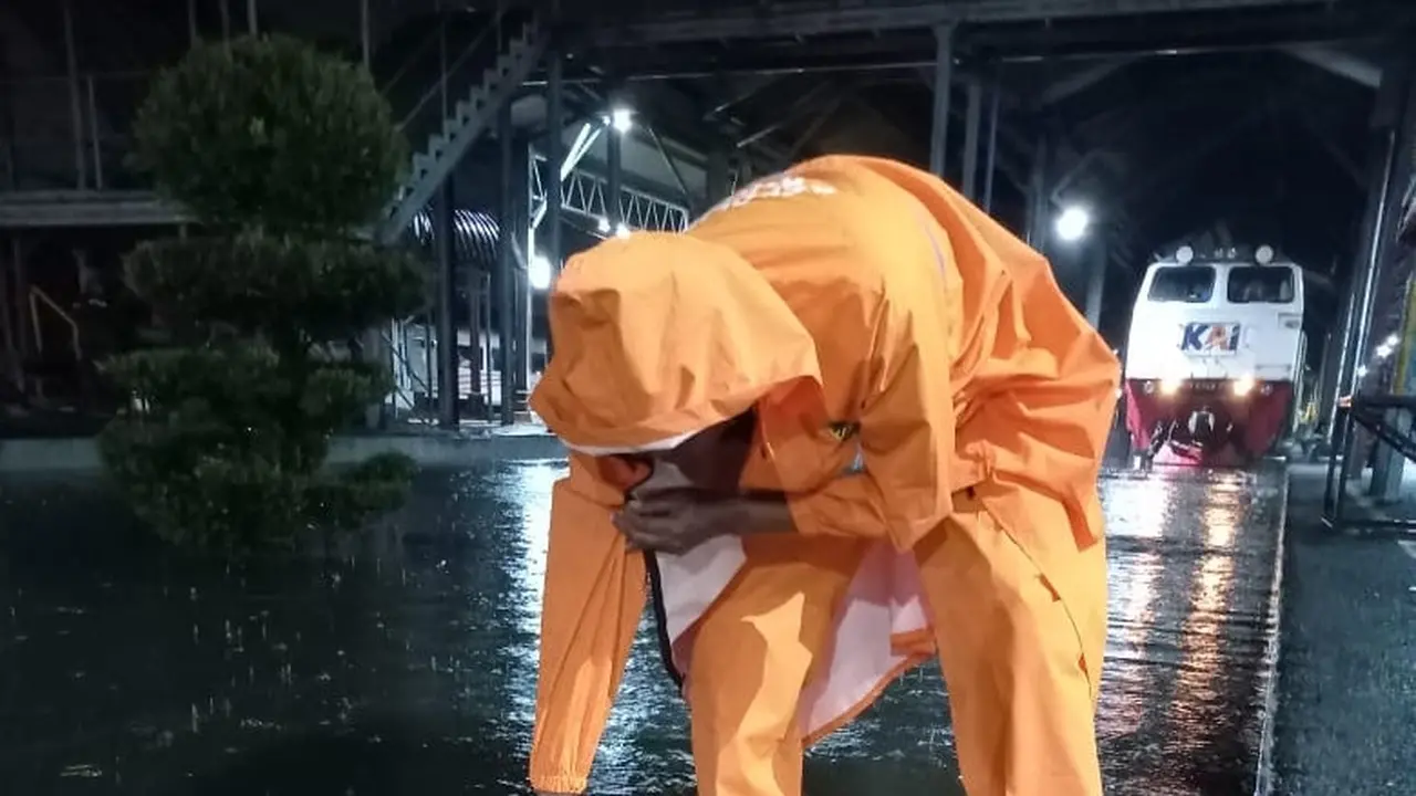 Banjir rendam jalur kereta api di Semarang, KA Pandalungan  terlambat (Istimewa)