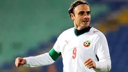 Selebrasi kapten Bulgaria, Dimitar Berbatov seusai mencetak gol ke gawang Georgia di kualifikasi PD 2010 yang berlangsung di Vassil Levski Stadium, Sofia, 14 Oktober 2009. AFP PHOTO / DIMITAR DILKOFF 